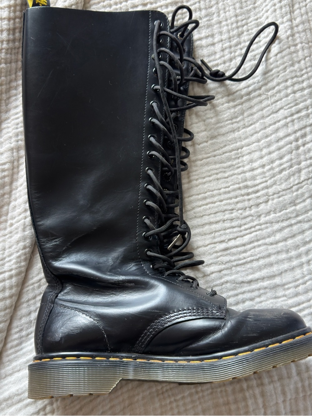 Dr. Martens Classic 20-eyelet MIE boots size UK 7/EU 41/US m8/w9 - Picture 5 of 12